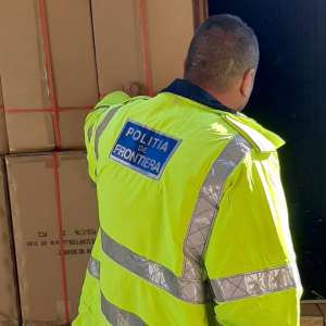 Bunuri contrafăcute în valoare de peste 760.000 lei, depistate în Portul Constanța