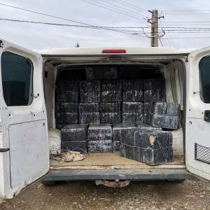 Doi maramureşeni cercetaţi pentru contrabandă şi peste 40.000 de pachete cu țigări confiscate la frontiera de nord