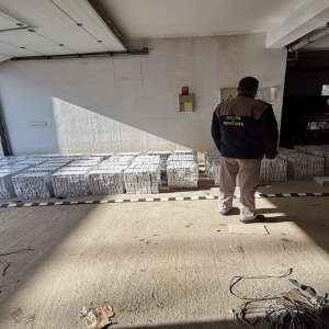 Doi maramureşeni cercetaţi pentru contrabandă şi peste 40.000 de pachete cu țigări confiscate la frontiera de nord