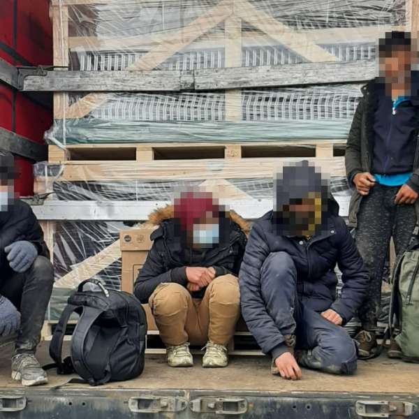 Doisprezece cetăţeni din Afganistan, opriţi la graniţa cu Ungaria