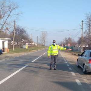 Conducea un ansamblu rutier, fără să aibă acest drept