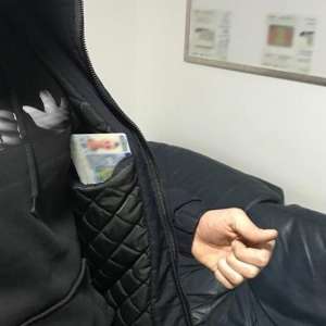 Carte de identitate falsă, descoperită la controlul de frontieră
