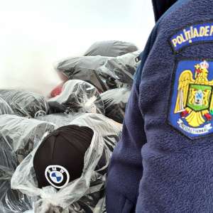 Articole vestimentare, estimate la 34.000 euro, ridicate de polițiști în vederea cercetărilor