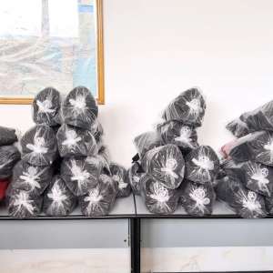 Articole vestimentare, estimate la 34.000 euro, ridicate de polițiști în vederea cercetărilor