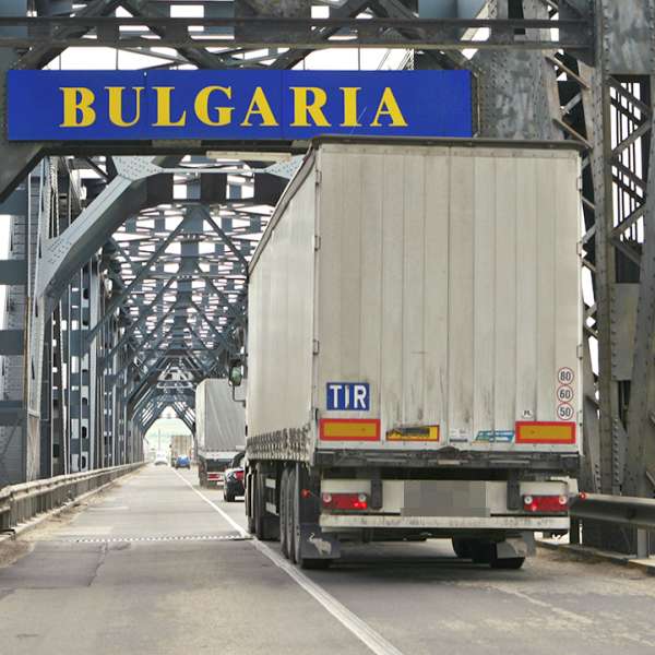 Cetățeni bulgari, cercetați pentru prezentarea unor teste PCR false