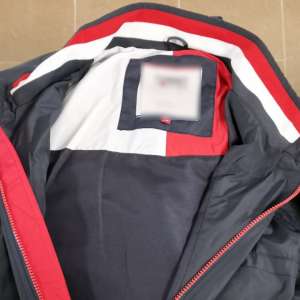 Articole vestimentare contrafăcute descoperite la P.T.F. Vama Veche