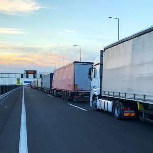 Trafic intens la graniţa cu Ungaria pentru automarfare, după restricţiile de circulaţie impuse de ţara vecină