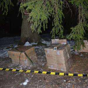 Peste 6.800 pachete cu țigarete de contrabandă descoperite de polițiștii de frontieră suceveni