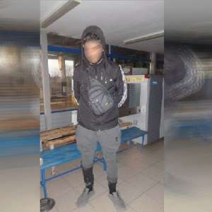 Paşapoarte false, descoperite pe gambele unui cetăţean moldovean