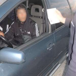Paşapoarte false, descoperite pe gambele unui cetăţean moldovean