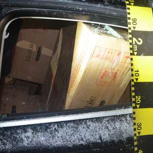 Focuri de armă, urmăriri în trafic şi aproximativ 8.000 de pachete cu țigări de contrabandă, depistate în județul Suceava