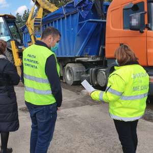 Deșeuri de sticlă spartă, descoperite la P.T.F. Negru Vodă