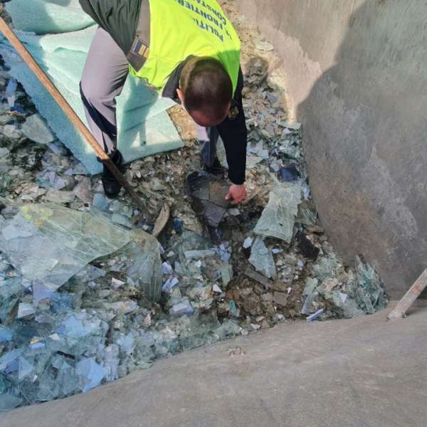 Deșeuri de sticlă spartă, descoperite la P.T.F. Negru Vodă