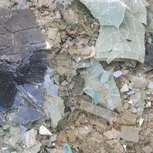 Deșeuri de sticlă spartă, descoperite la P.T.F. Negru Vodă