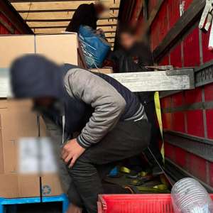 Douăzeci și doi de cetăţeni străini depistați la frontiera româno-ungară