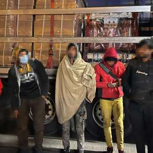 Douăzeci și doi de cetăţeni străini depistați la frontiera româno-ungară