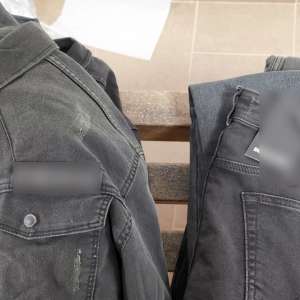 Articole vestimentare contrafăcute descoperite la P.T.F. Vama Veche