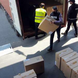 Container cu ţigări nedeclarate, descoperit în Portul Constanţa