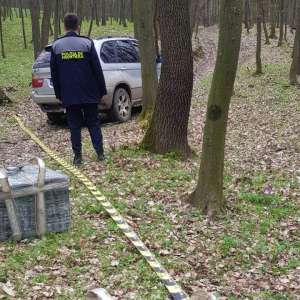 Autoturism și țigări de contrabandă reținute cu focuri de armă la frontiera de est