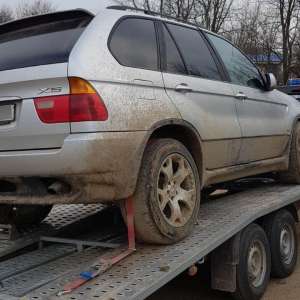 Autoturism și țigări de contrabandă reținute cu focuri de armă la frontiera de est