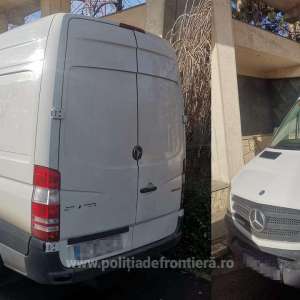  Doi palestinieni ascunşi într-un ansamblu rutier, descoperiți de către poliţiştii de frontieră de la P.T.F. Negru Vodă