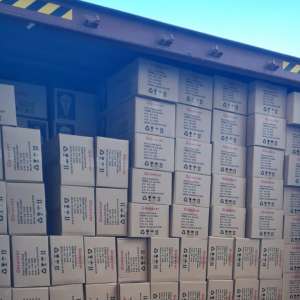 Containere din China, încărcate cu becuri cu incandescență neconforme, oprite în Portul Constanţa