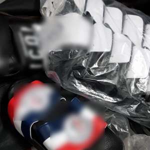 Articole de încălțăminte și vestimentare, contrafăcute, descoperite la P.T.F. Negru Vodă