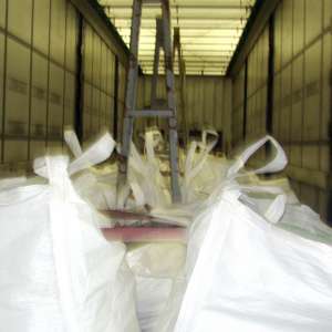 Deşeuri din sticlă oprite de poliţiştii de frontieră călărăşeni