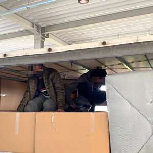 Șase sirieni și cinci afgani depistați la frontiera de vest