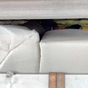 Șase sirieni și cinci afgani depistați la frontiera de vest