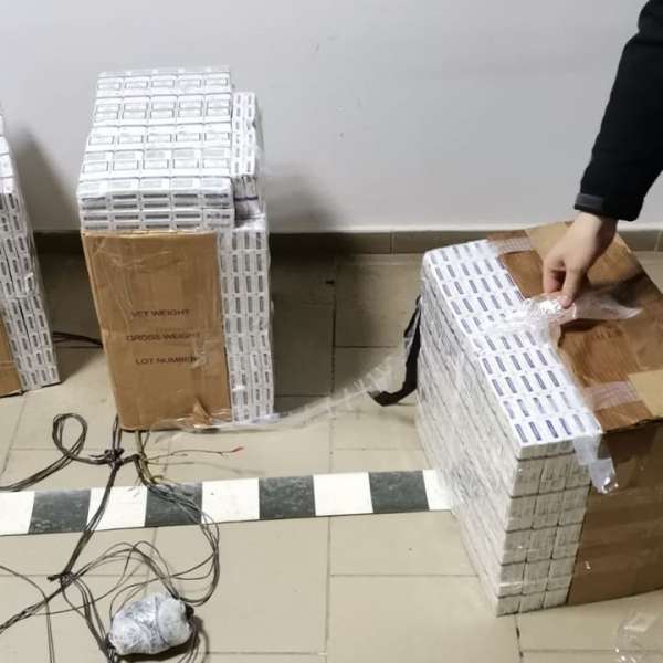 Țigarete în valoare de 42.600 lei confiscate la frontiera de nord