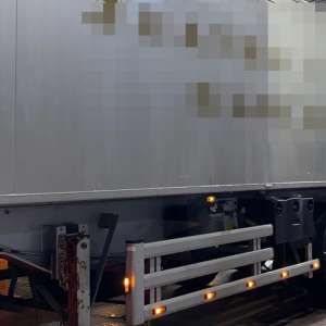 Aproximativ 4 tone de frunze de tutun, descoperite ascunse într-un autocamion