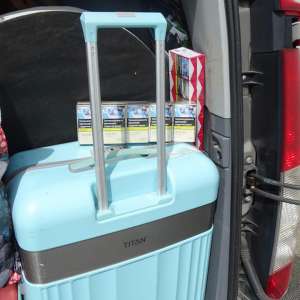 Peste 10.800 de țigarete, ascunse într-un microbuz, descoperite la P.T.F. Calafat