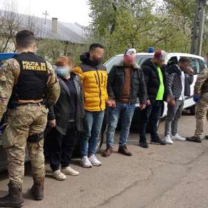 Patru algerieni şi o ucraineancă opriți din drumul ilegal spre vestul Europei