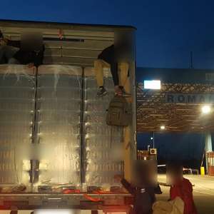 Nouăsprezece cetăţeni străini, depistați de polițiștii de frontieră arădeni