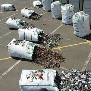 Zece containere încărcate cu deșeuri, depistate în Portul Constanţa Sud Agigea