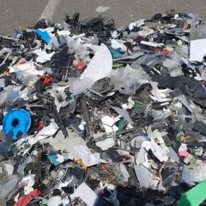 Zece containere încărcate cu deșeuri, depistate în Portul Constanţa Sud Agigea