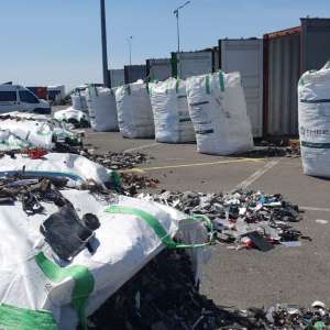 Zece containere încărcate cu deșeuri, depistate în Portul Constanţa Sud Agigea