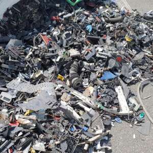 Zece containere încărcate cu deșeuri, depistate în Portul Constanţa Sud Agigea