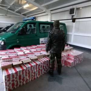 Peste 22.000 pachete cu țigări descoperite și confiscate la frontiera de nord