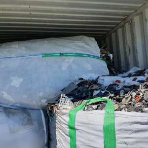 Alte 15 containere încărcate cu deșeuri, oprite în Portul Constanţa