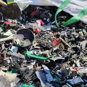 Alte 15 containere încărcate cu deșeuri, oprite în Portul Constanţa