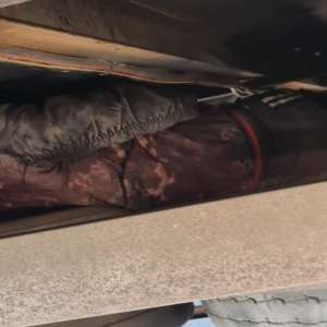 Ascunși în automarfare cu intenția de a trece ilegal frontiera de stat