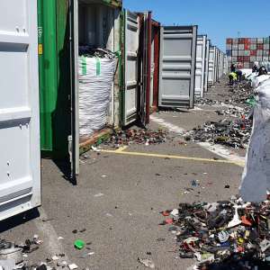 Alte 500 de tone de deșeuri, oprite în Portul Constanţa