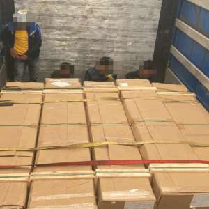 Doisprezece afgani, depistaţi ascunşi în două automarfare la PTF Nădlac II