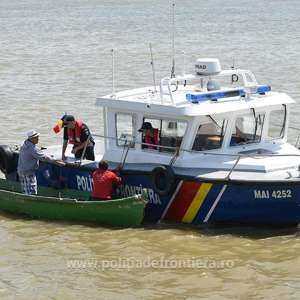 Turişti salvaţi din apele Dunării