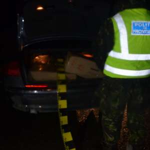 Urmăriri în trafic, focuri de armă și peste 10.000 pachete cu țigări de contrabandă confiscate