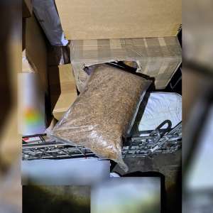 50 de kilograme de tutun prelucrat, descoperite într-o autoutilitară în P.T.F. Giurgiu