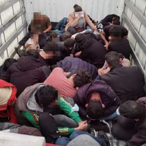 30 sirieni și irakieni, descoperiți de polițiștii de frontieră de la P.T.F. Borș