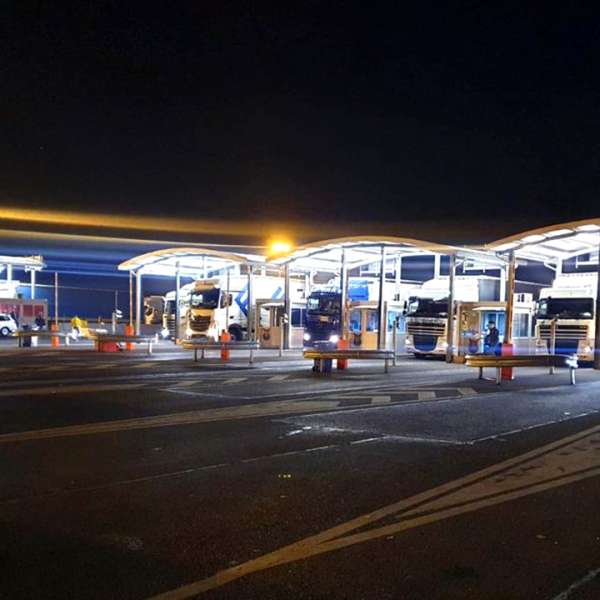 Traficul automarfarelor la granița cu Ungaria va fi reluat din această seară